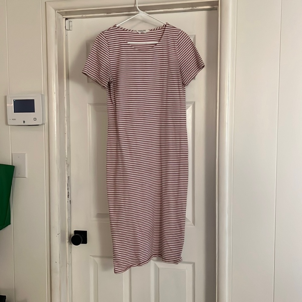 Bought while pregnant. Wore a handful of times. Comfy!